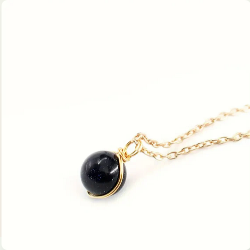 Collier Pendentif Pierre de Soleil – Élégance Céleste et Énergie Positive