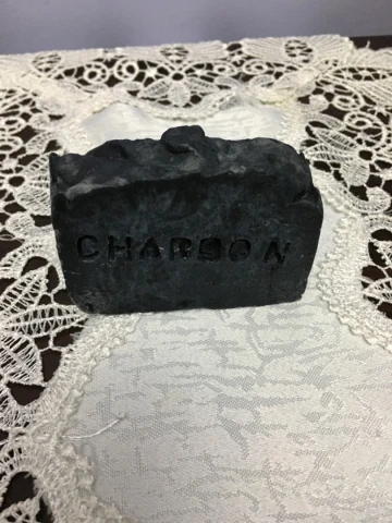 Savon soin au charbon
