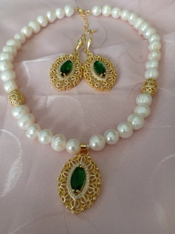 طاقم من الجوهر الحر والكريستال parure en perles de culture joher hor et plaqué or