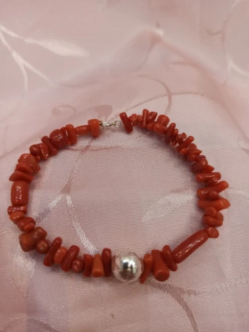 براسلي من المرجان الطبيعي و الفضة 925... Bracelet en corail naturel de kala et argent garanti 925