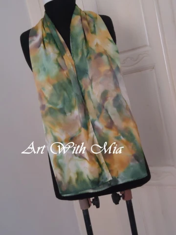 Très belle écharpe en soie peinte à la main