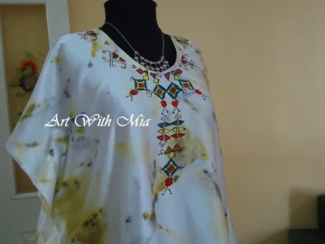 Tunique en soie peinte à la main