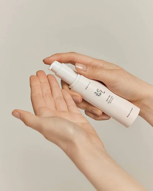 Ginseng Moist Sun Serum : Anti-Âge & Éclat (SPF50+ PA++++)