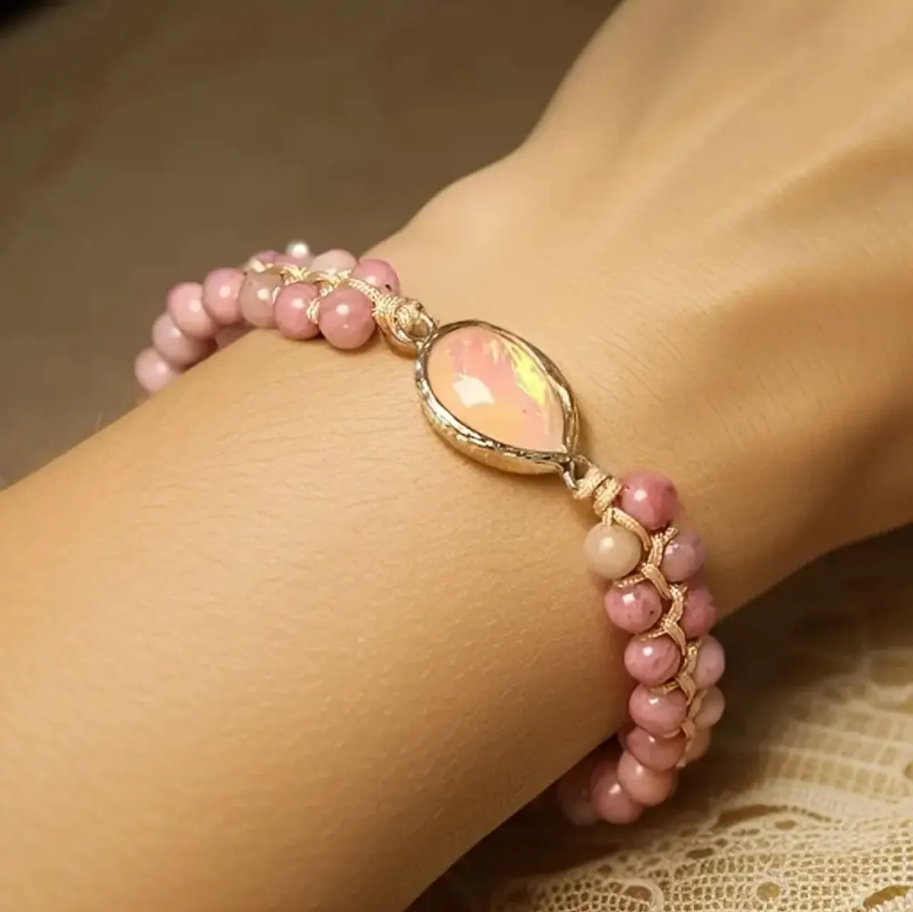 Bracelet "Douceur Irisée" en Rhodonite et Opale Scintillante