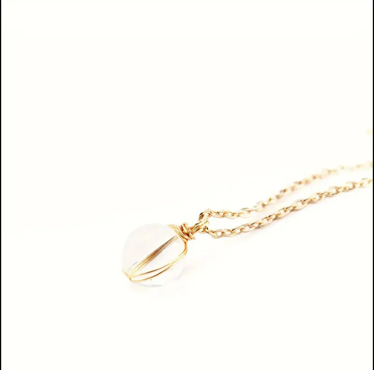 Collier Pendentif Quartz Clair – Pureté et Équilibre