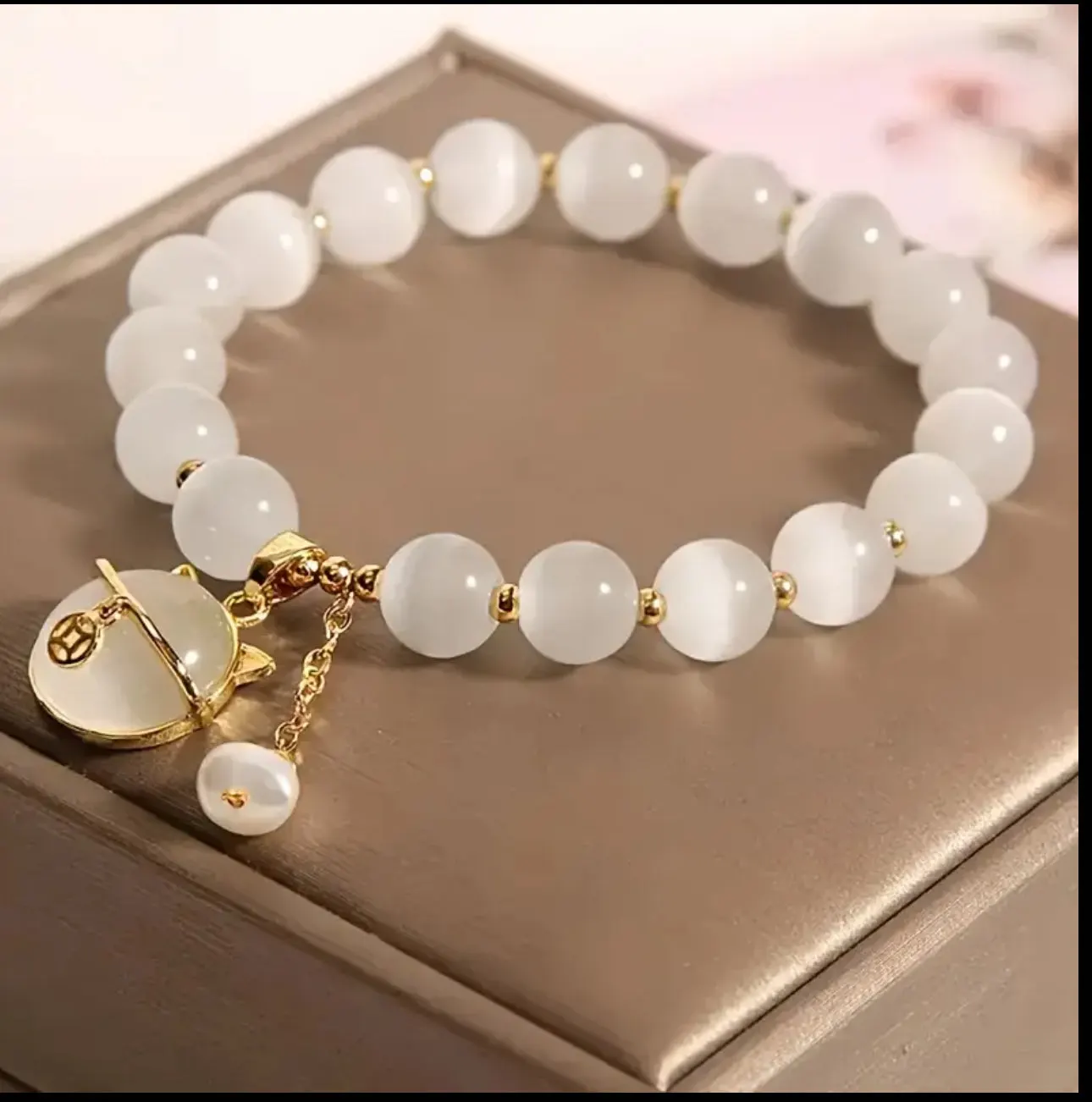 Bracelet en Quartz Blanc et Médaillon – Paix et Sérénité