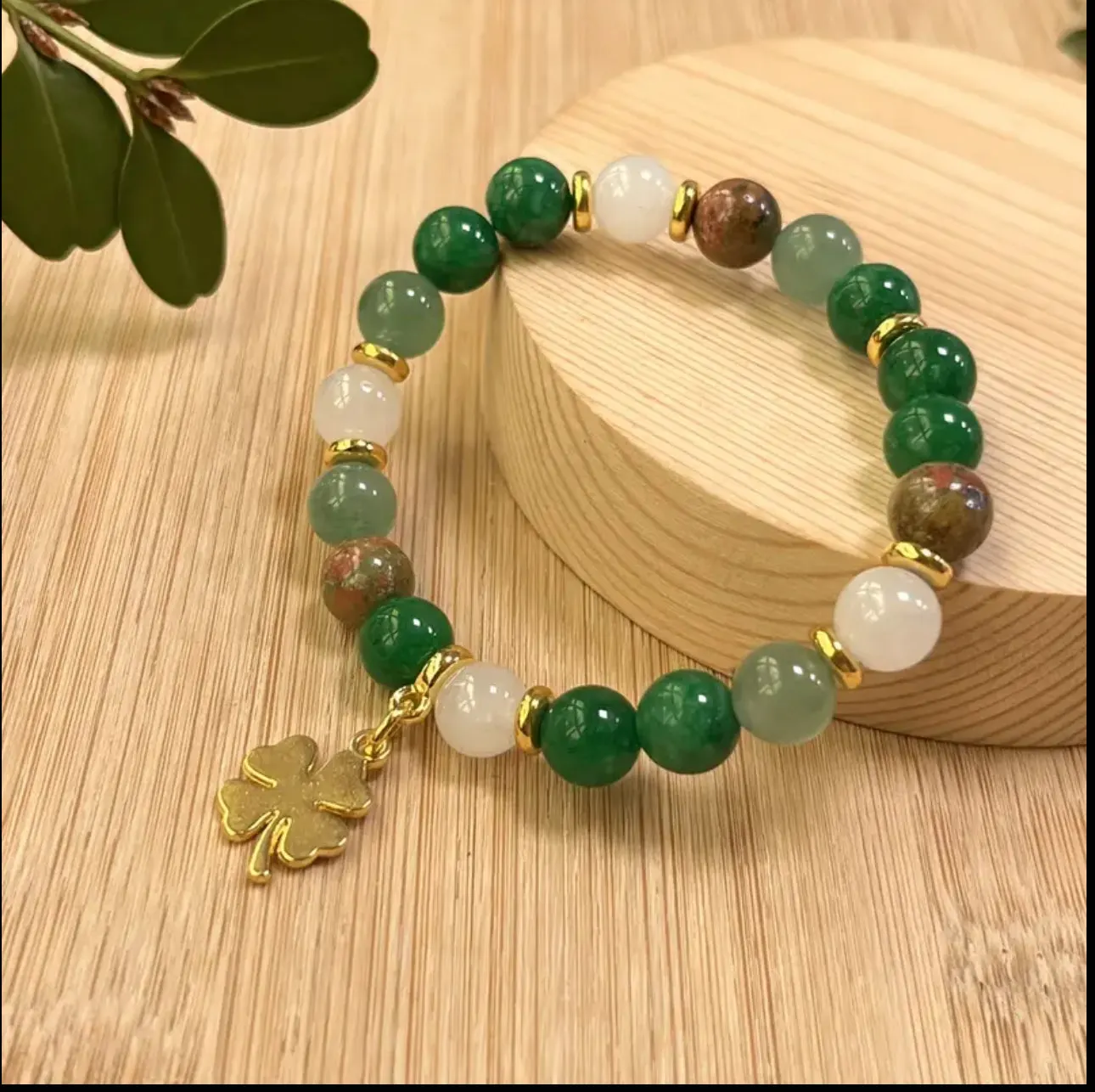 Bracelet Porte-Bonheur en Jade Vert, Quartz Rose et Jaspe Mookaïte avec Trèfle Doré