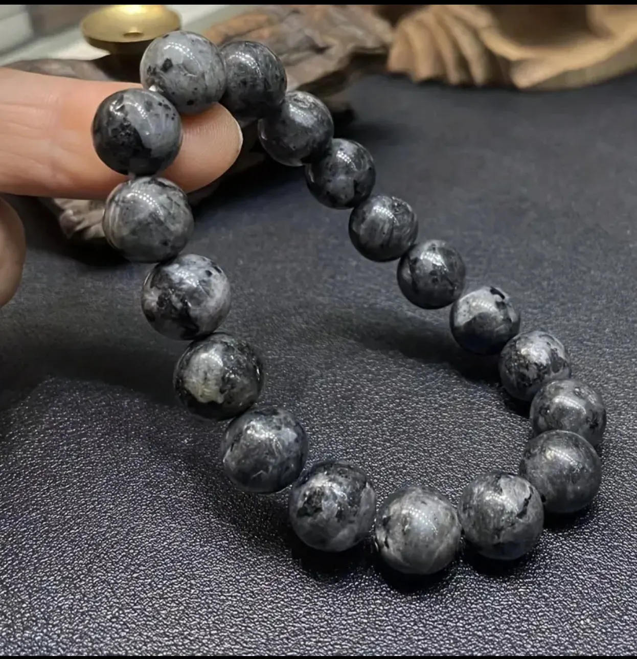 Bracelet en Larvikite – Protection et Ancrage