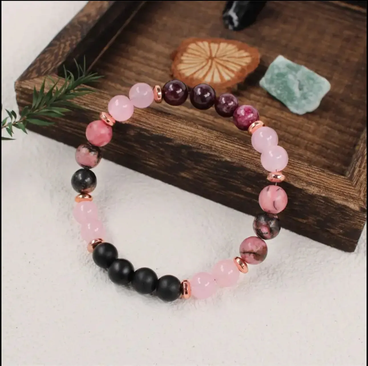 Bracelet en Quartz Rose, Rhodonite, Grenat & Onyx – Amour & Stabilité