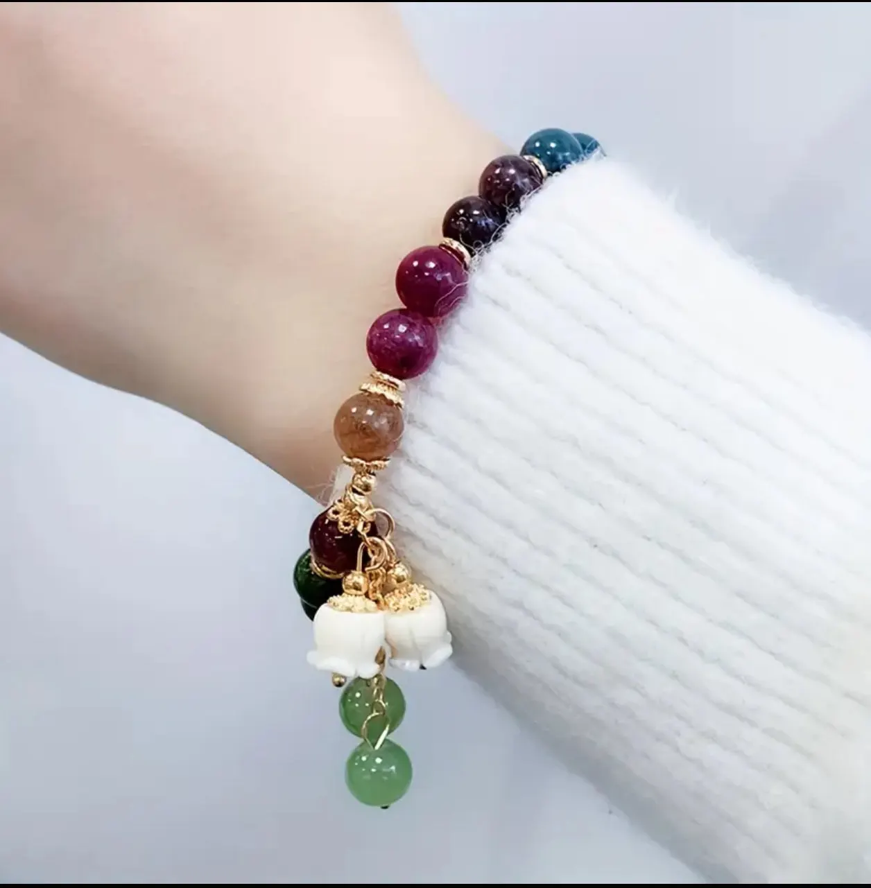 Bracelet en Tourmaline Multicolore avec Pendentif en Jade Sculpté
