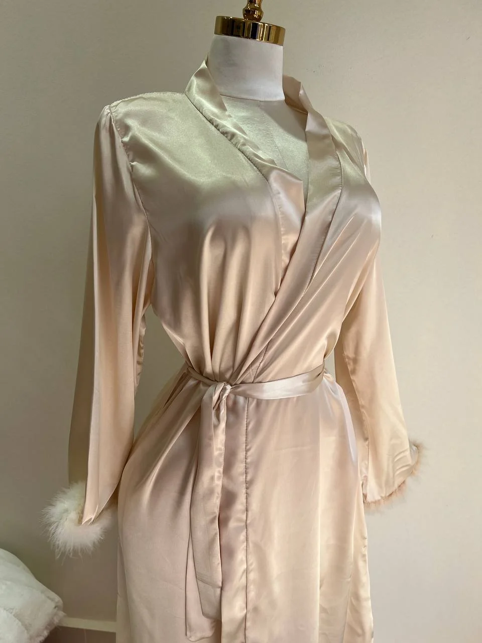 Peignoir Long en Satin avec Plumes - Moroy Lingerie
