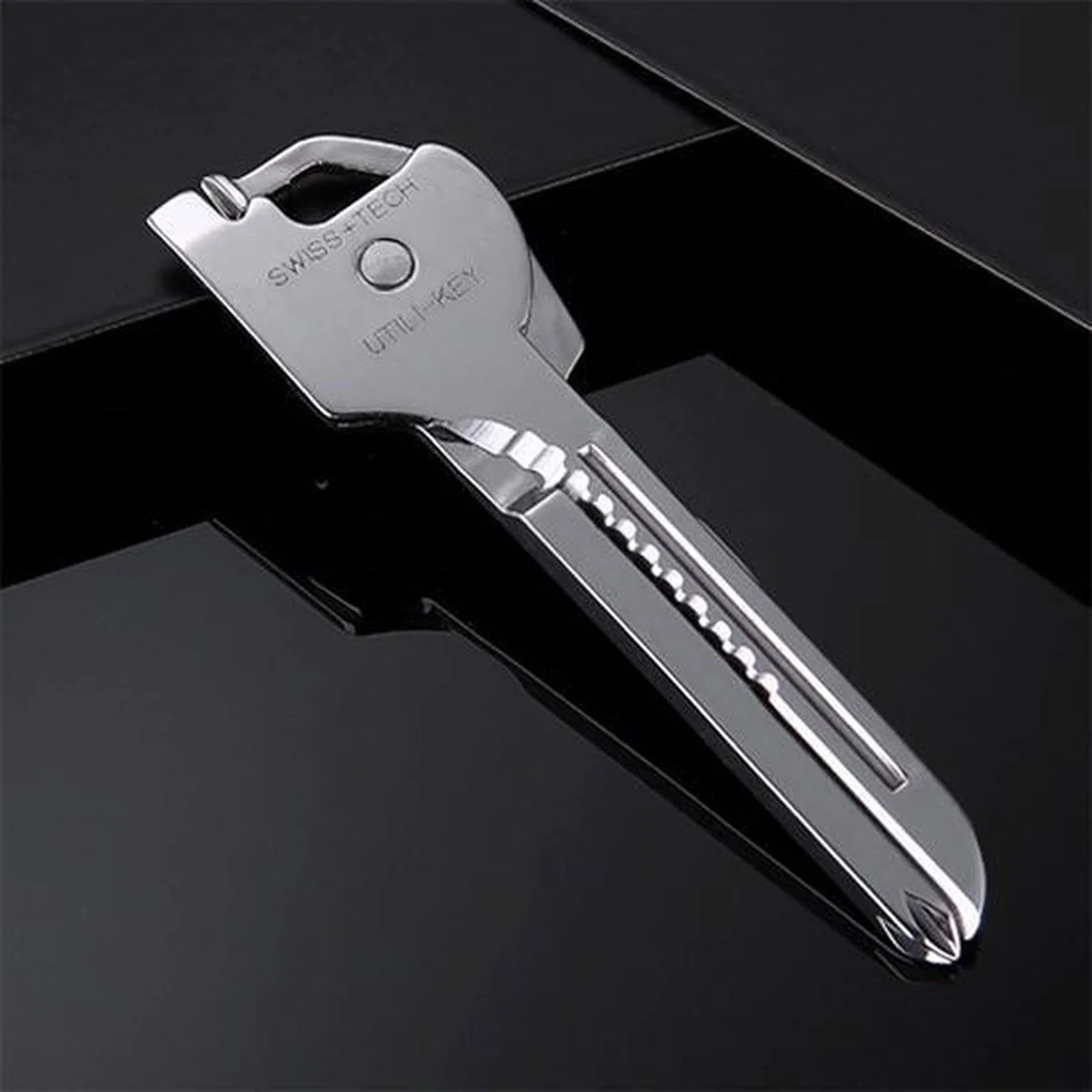 Clé Multifonction Swiss+Tech Utili-Key : Le Bricolage au Format Poche
